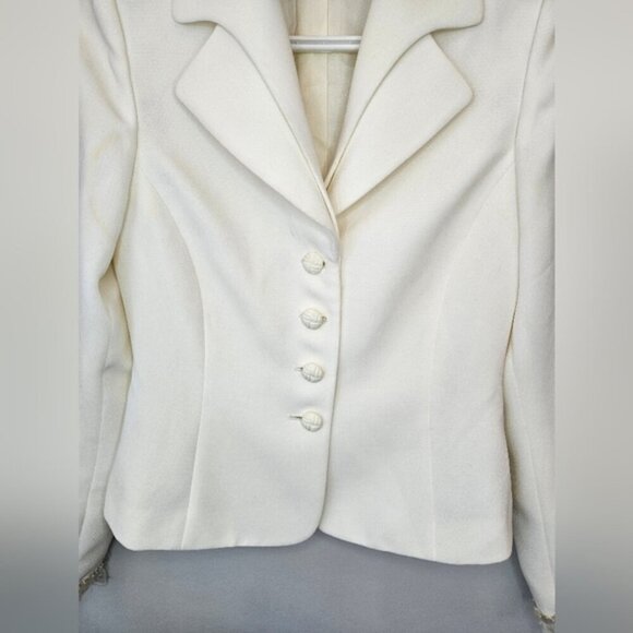Tahari Vintage Ruffle Women's Jacket. Cream. Size 4 - Picture 4 of 15
